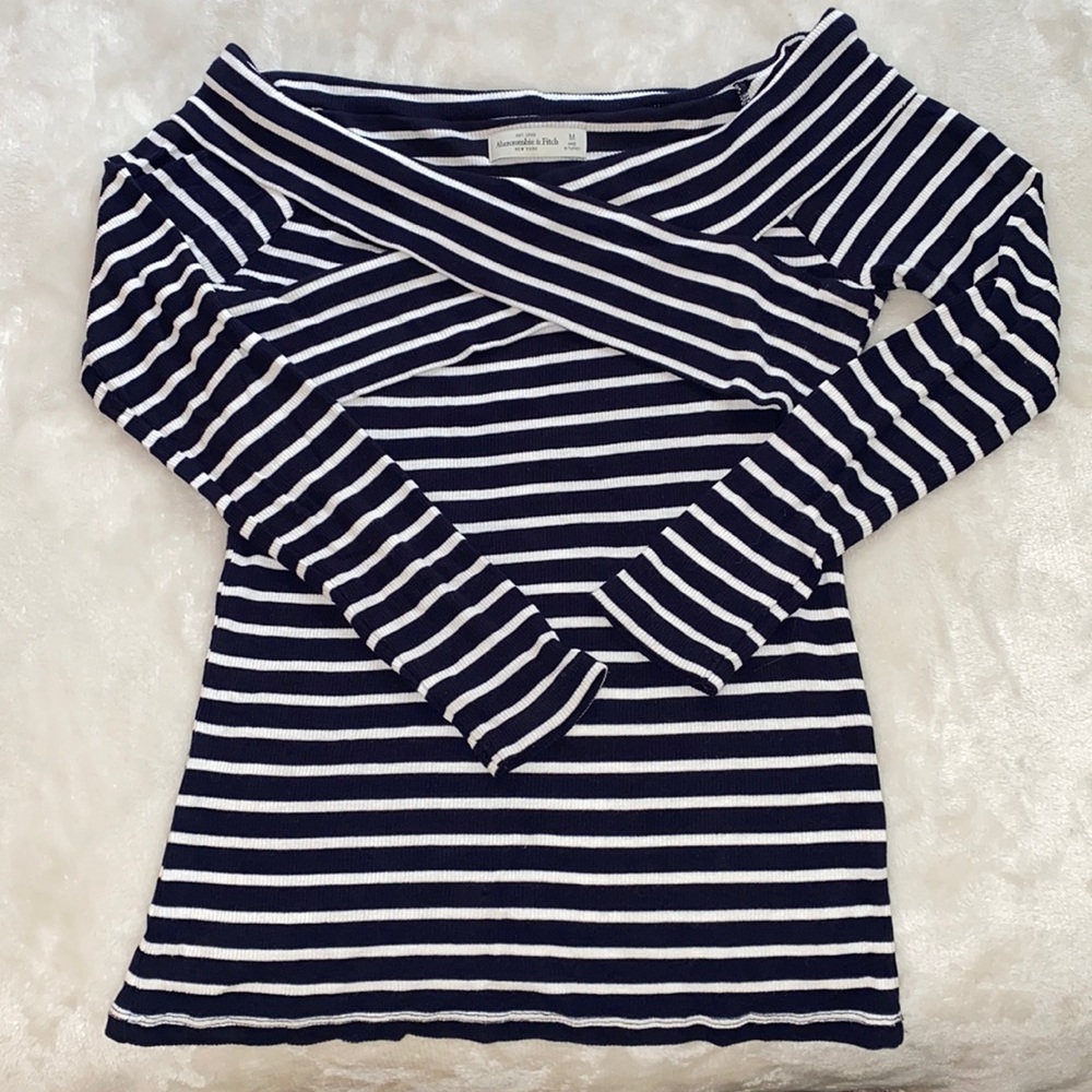 Abercrombie and Fitch size medium top